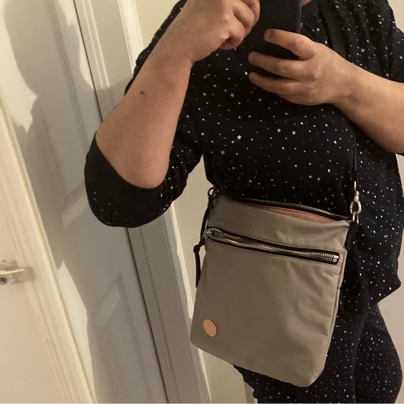ShortyLove Amuse Medium Crossbody (Grey) - Picture 4 of 5
